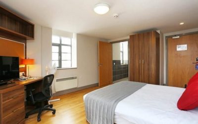 Acc-Britannia01-850x550-c-default-1-700x440-c-default