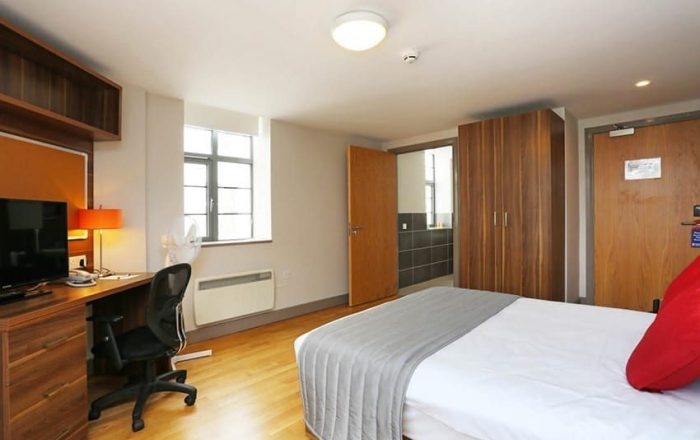 Acc-Britannia01-850x550-c-default-1-700x440-c-default