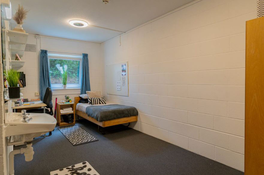 Meridian-Extra-Large-Bedroom