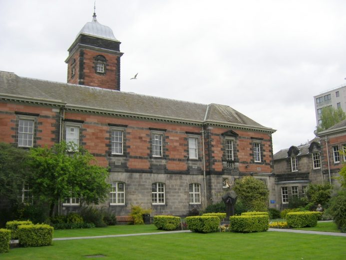 Dundee_University