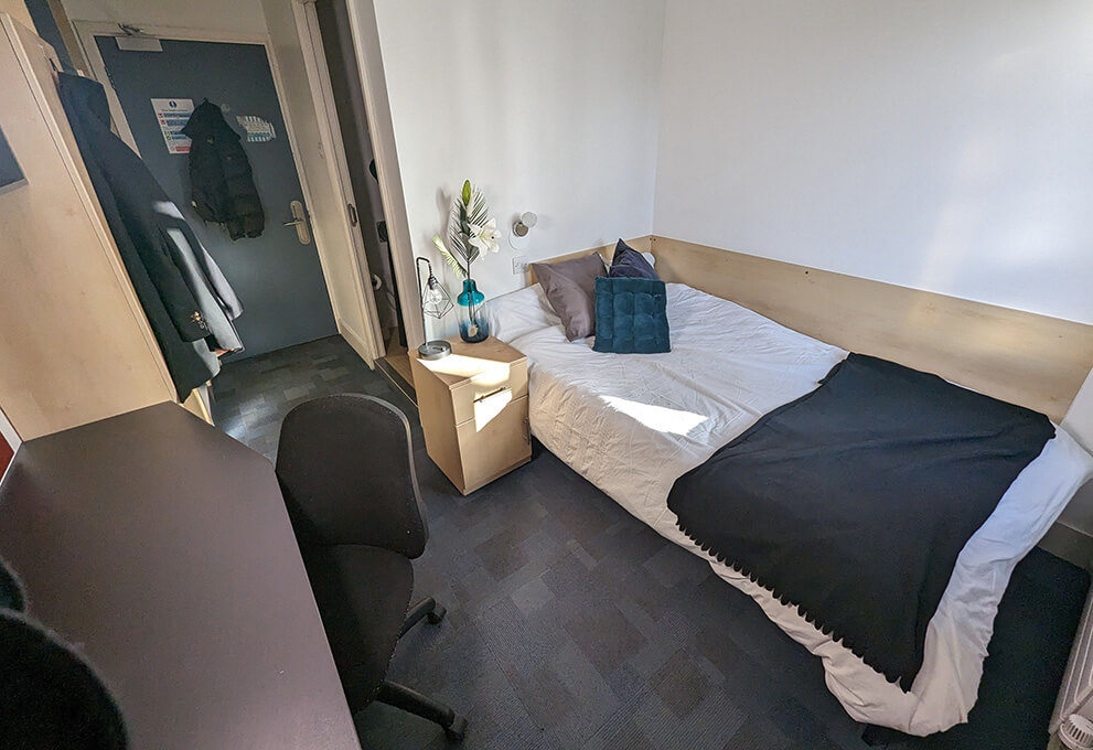 whitelands-bedroom-01